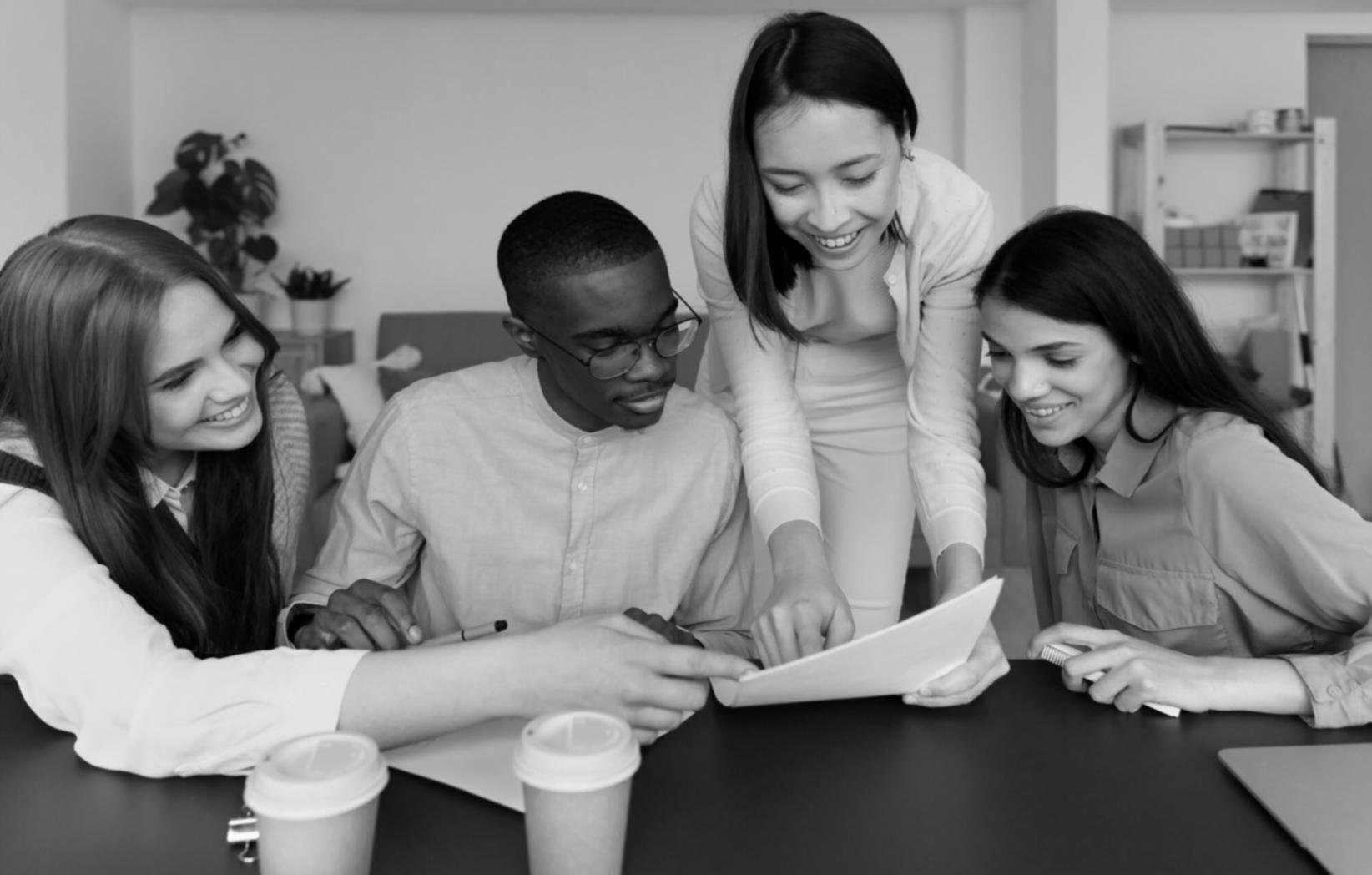 Espace de travail moderne avec ordinateur portable